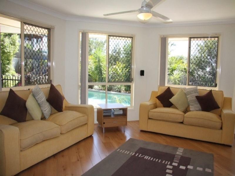 15 Brolgaglen Close, Ferny Grove QLD 4055