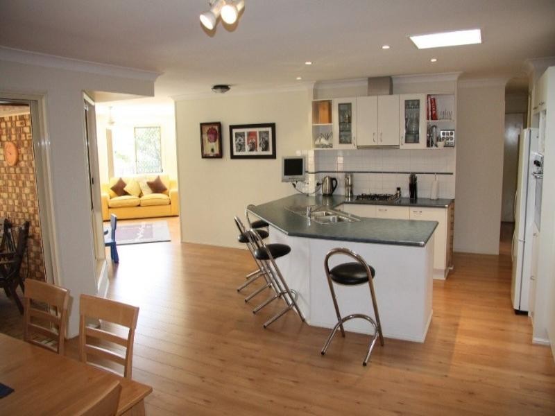 15 Brolgaglen Close, Ferny Grove QLD 4055