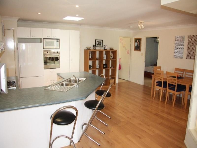 15 Brolgaglen Close, Ferny Grove QLD 4055