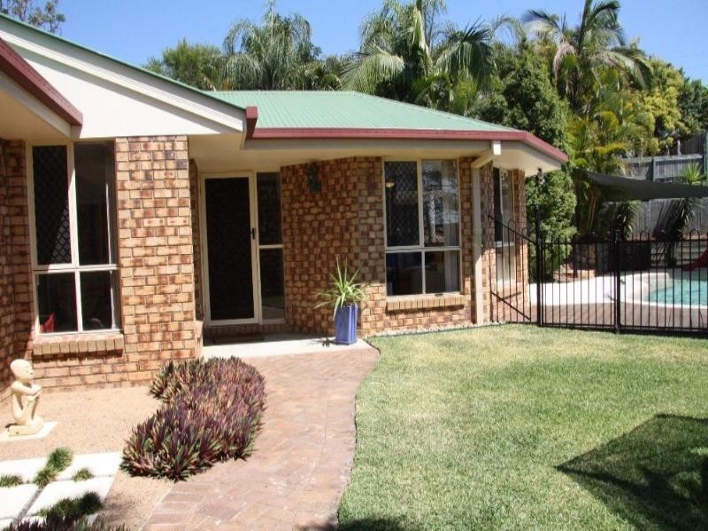 15 Brolgaglen Close, Ferny Grove QLD 4055