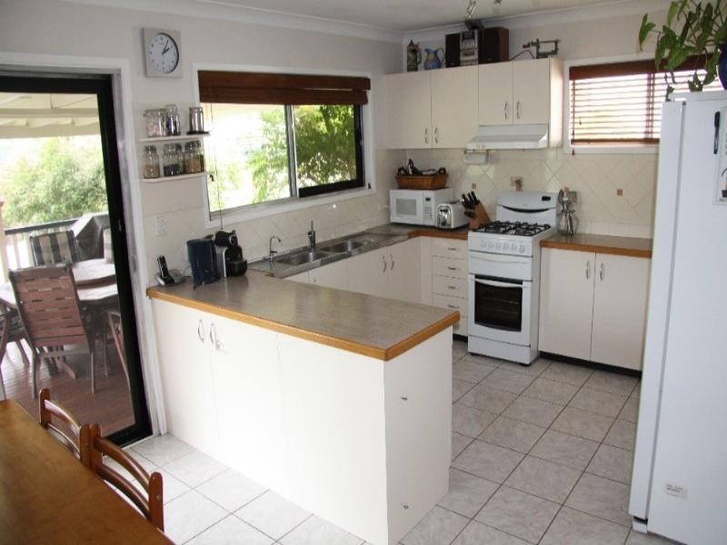 24 Tombondan Crescent, Ferny Hills QLD 4055