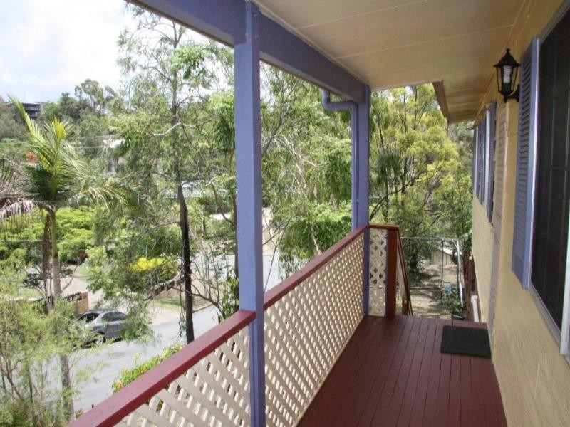 5 Yakki Court, Arana Hills QLD 4054