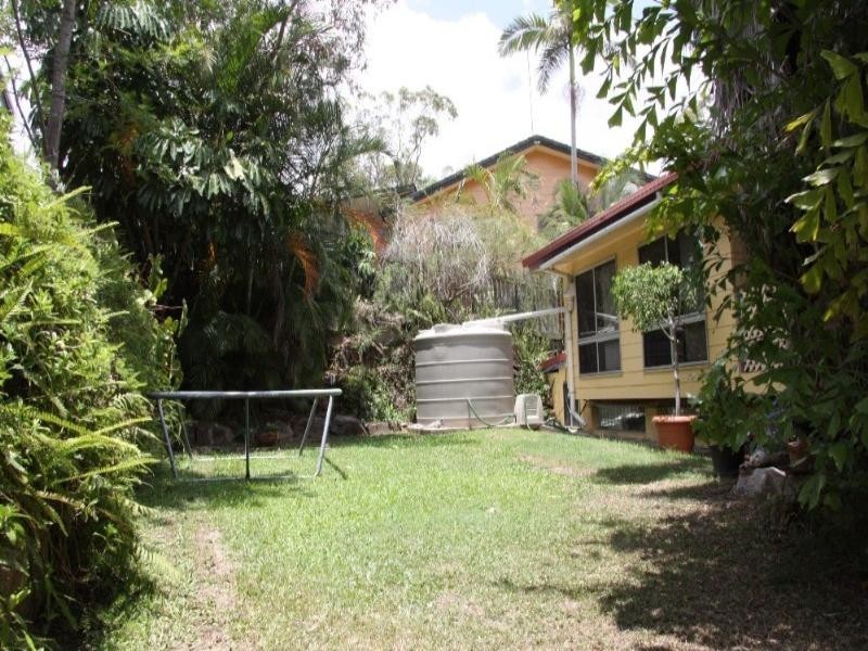 5 Yakki Court, Arana Hills QLD 4054