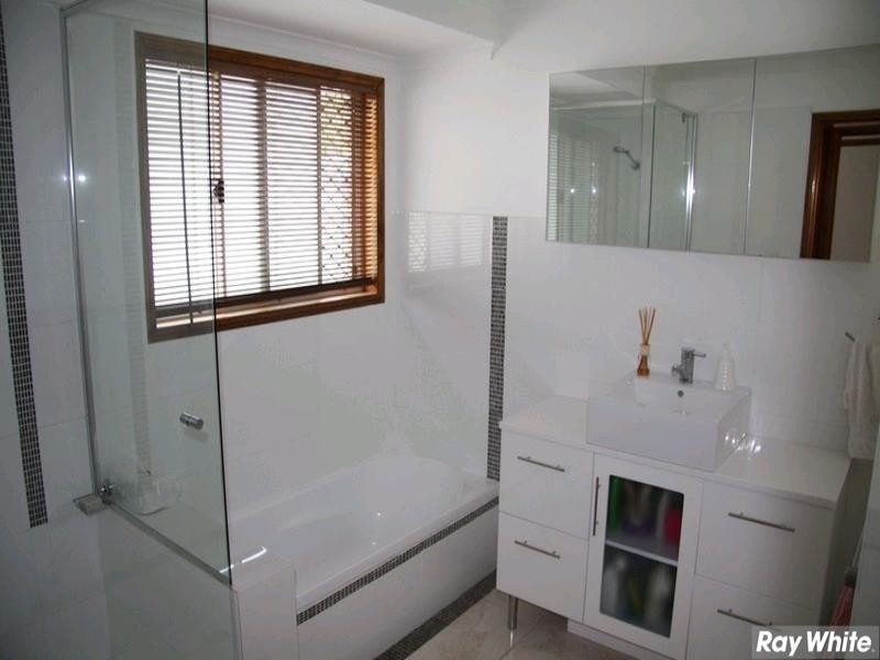 17 Rogers Parade West, Everton Park QLD 4053