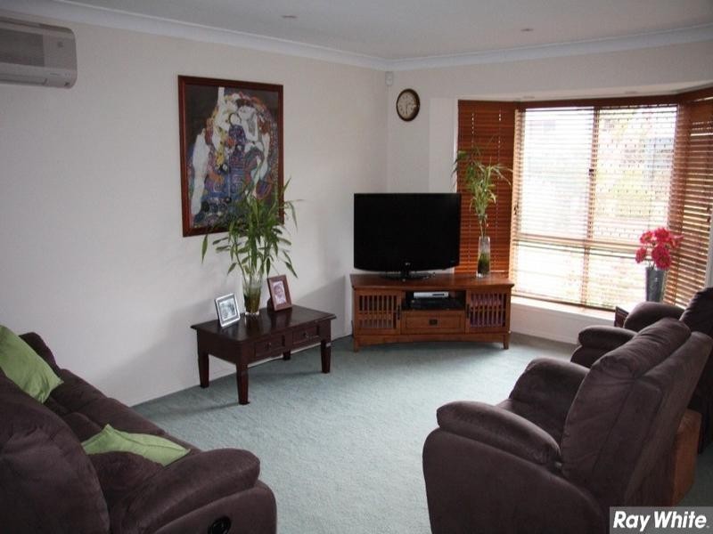 6 Howard Court, Arana Hills QLD 4054