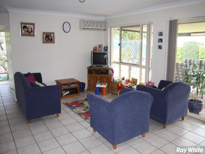 6 Howard Court, Arana Hills QLD 4054