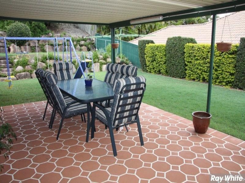 6 Howard Court, Arana Hills QLD 4054