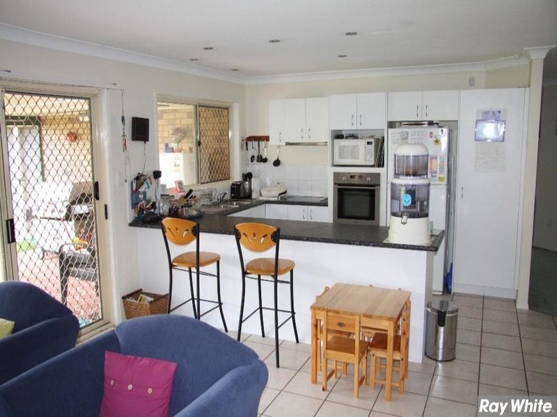 6 Howard Court, Arana Hills QLD 4054