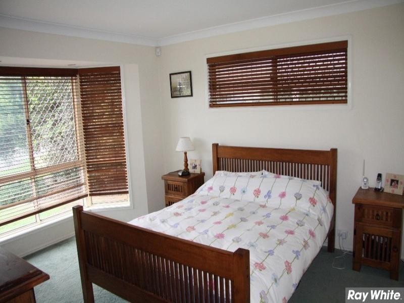 6 Howard Court, Arana Hills QLD 4054