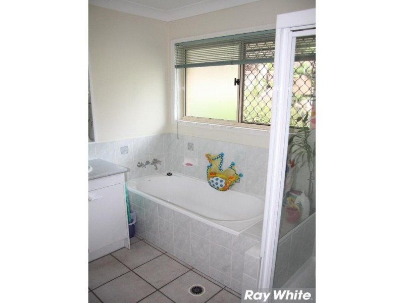 6 Howard Court, Arana Hills QLD 4054