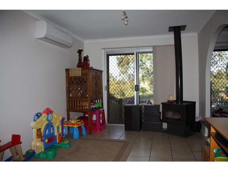 33 Tombondan Crescent, Ferny Hills QLD 4055