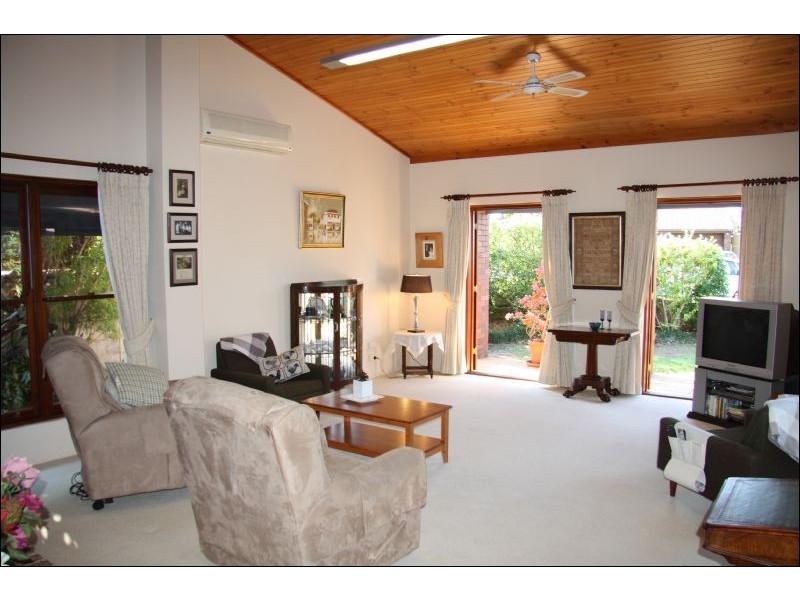 27 Leonarda Drive, Ferny Hills QLD 4055