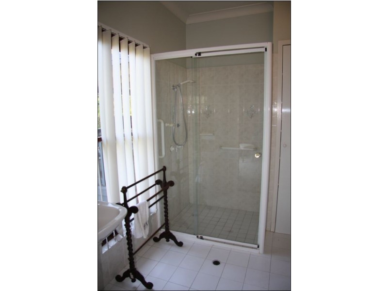 27 Leonarda Drive, Ferny Hills QLD 4055