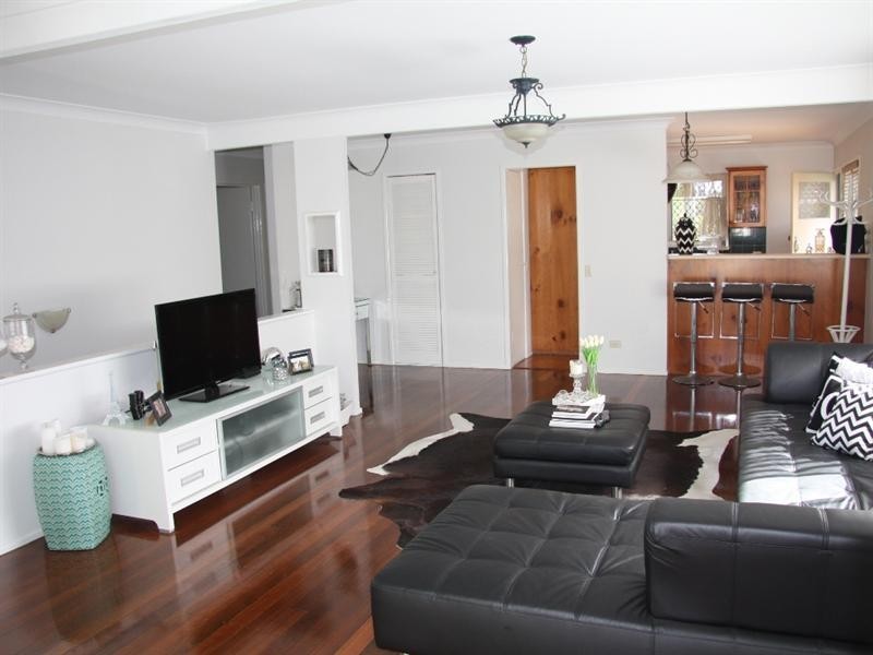 18 Irruka Crescent, Ferny Hills QLD 4055