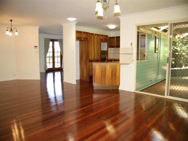 4 Larwood Place, Ferny Hills QLD 4055