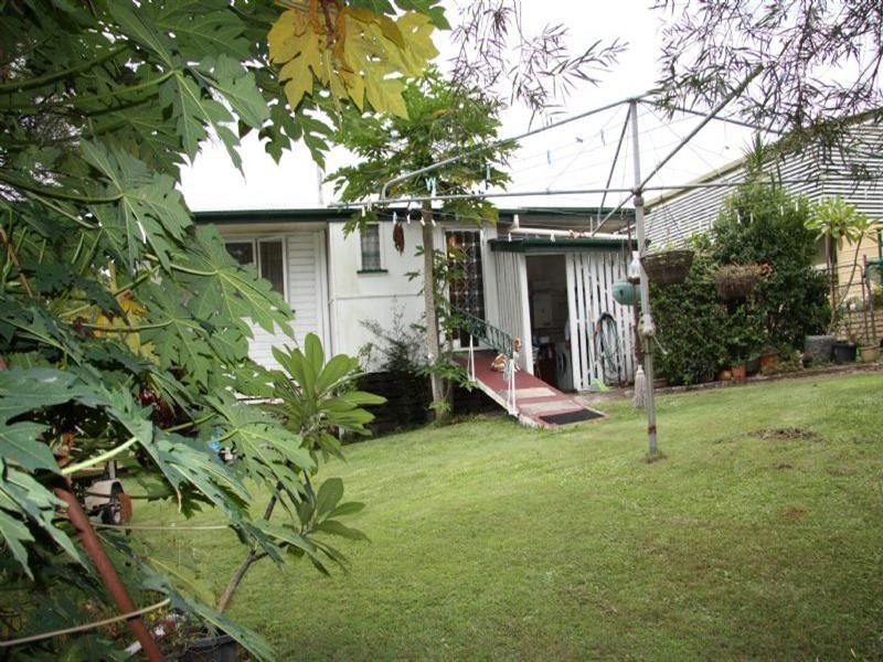 14 Normanton Street, Stafford Heights QLD 4053