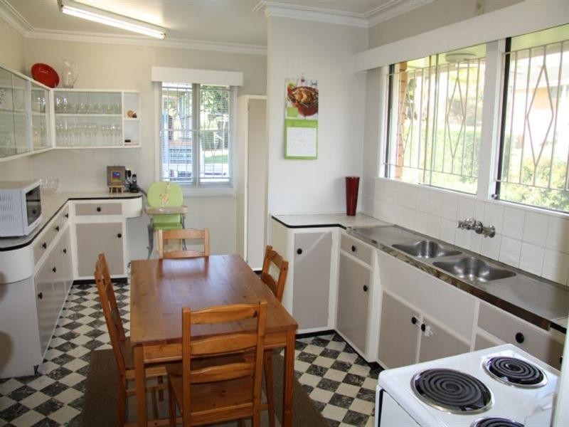 1 Gable Street, Stafford Heights QLD 4053