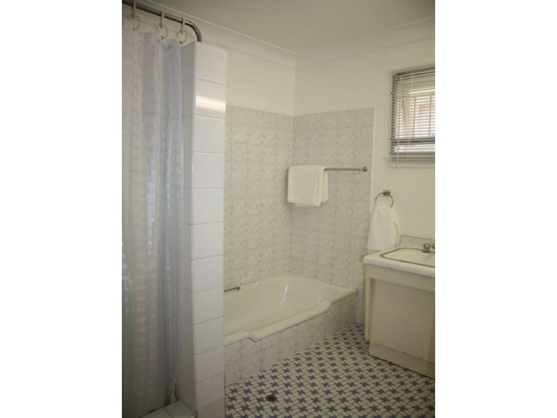 1 Gable Street, Stafford Heights QLD 4053