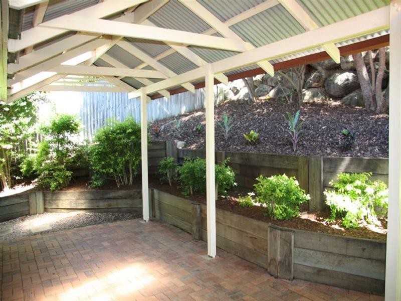 4 Larwood Place, Ferny Hills QLD 4055