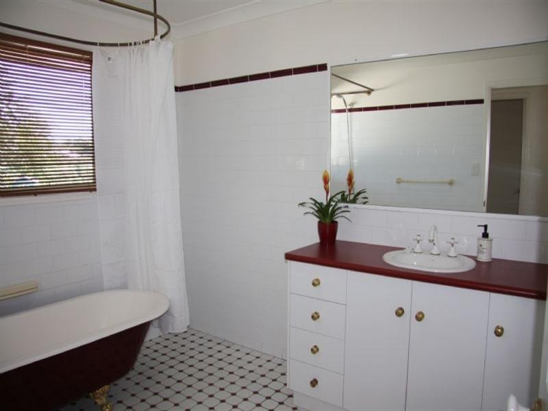 4 Larwood Place, Ferny Hills QLD 4055