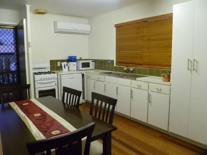 2/11 Bringelly Street, Arana Hills QLD 4054