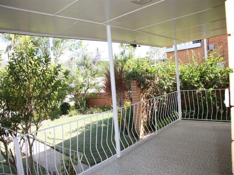 6 Fontaine Street, Stafford Heights QLD 4053