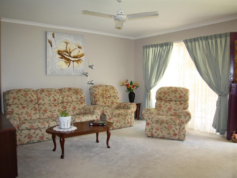 10 Kuringal Drive, Ferny Hills QLD 4055