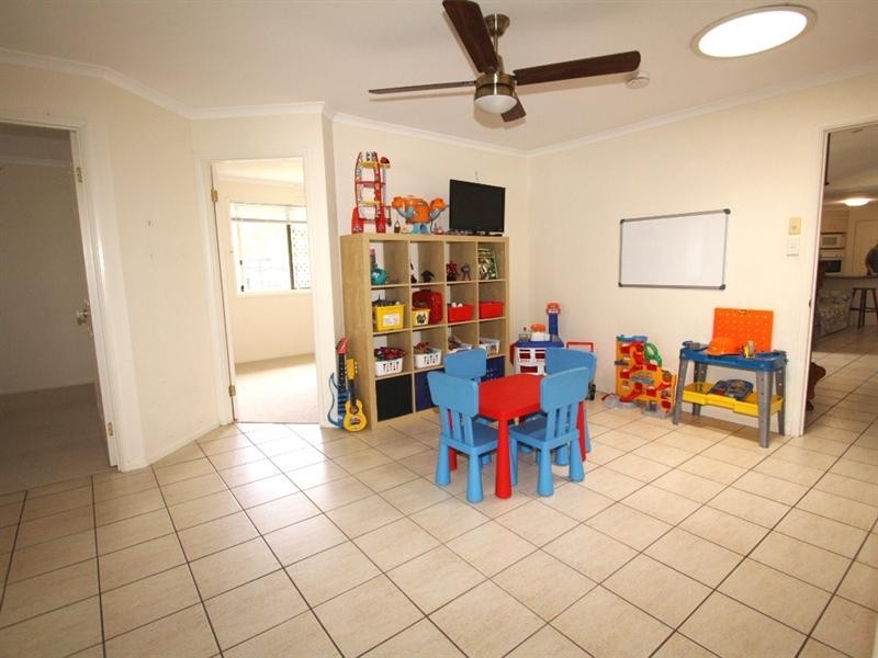 33 Kirralee Crescent, Upper Kedron QLD 4055