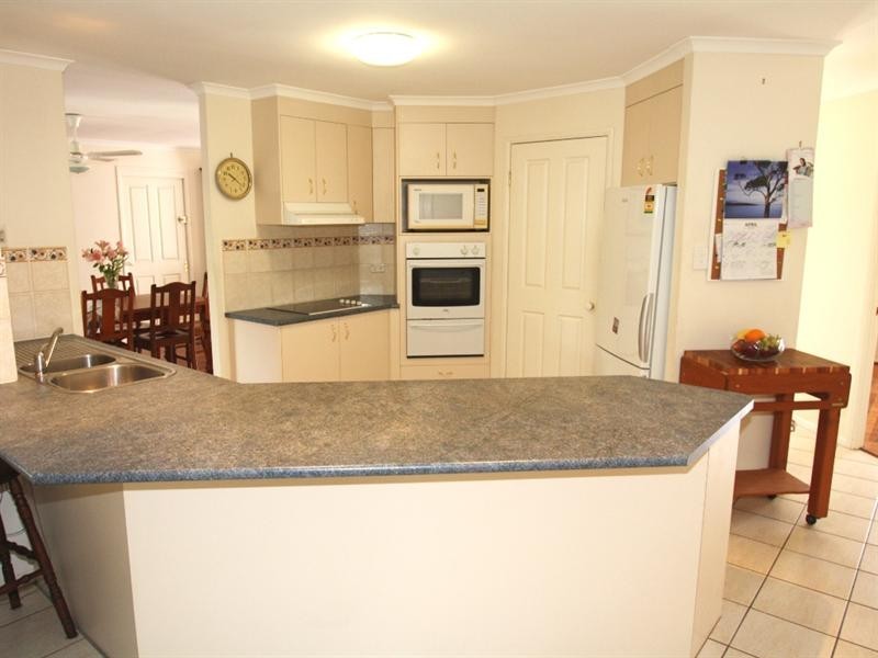 33 Kirralee Crescent, Upper Kedron QLD 4055