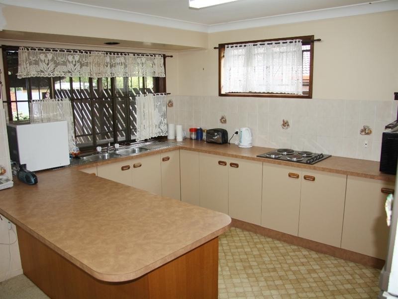 28 Lanchester Street, Stafford Heights QLD 4053