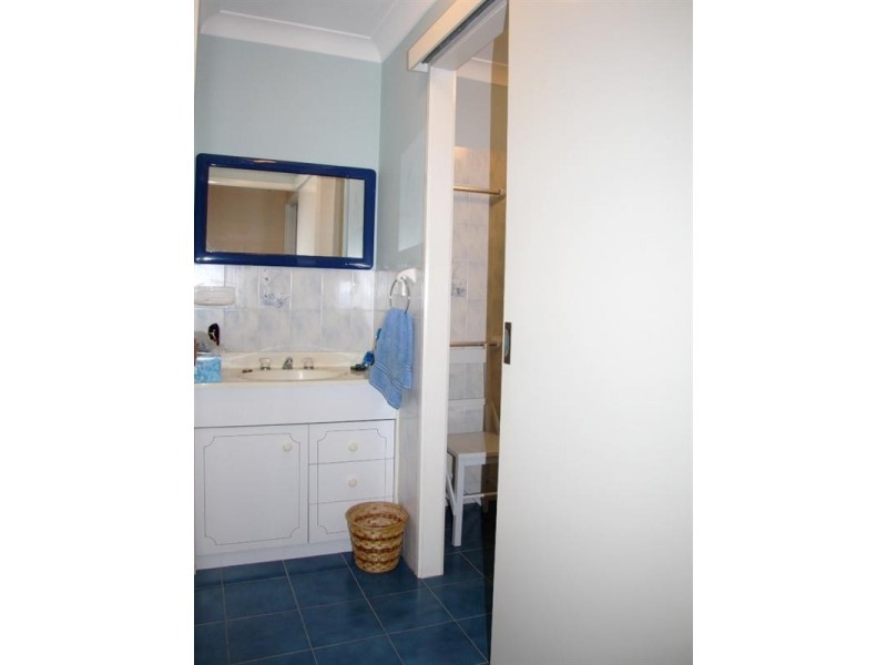 28 Lanchester Street, Stafford Heights QLD 4053