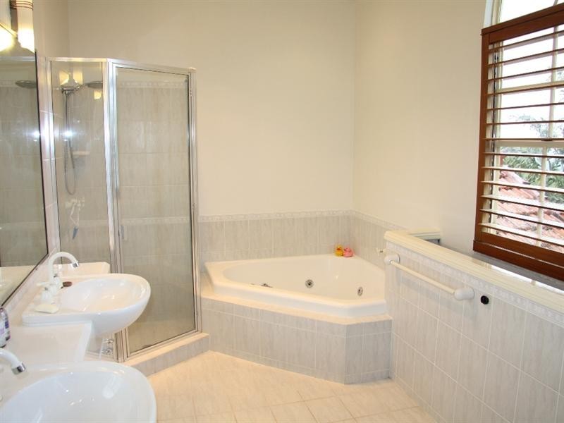 29 Bielby Road, Kenmore Hills QLD 4069