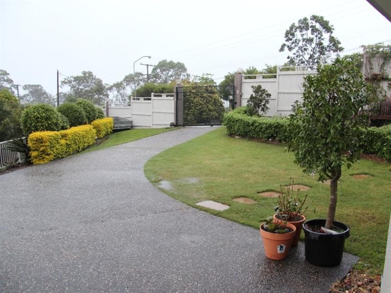 29 Bielby Road, Kenmore Hills QLD 4069