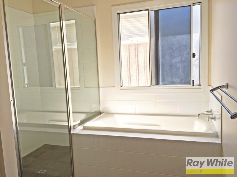 32 Hooley Avenue, Onslow WA 6710