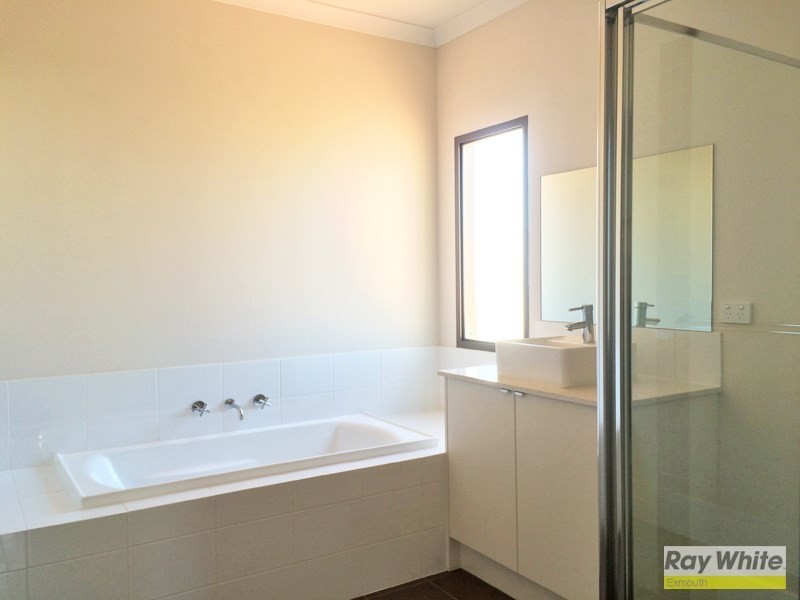 8B Paterson Place, Onslow WA 6710