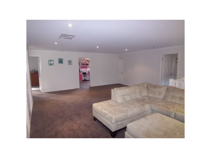 19 Spence Terrace, Sandhurst VIC 3977