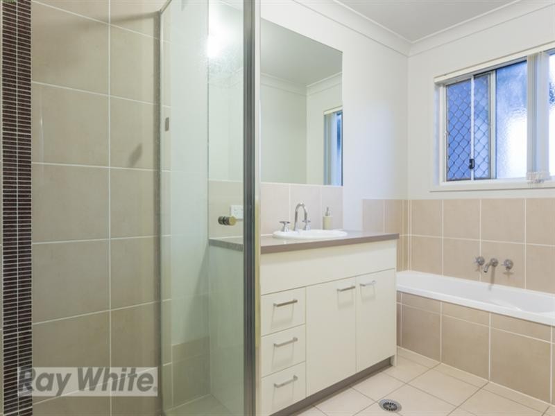 30 Aqua Crest, Redland Bay QLD 4165