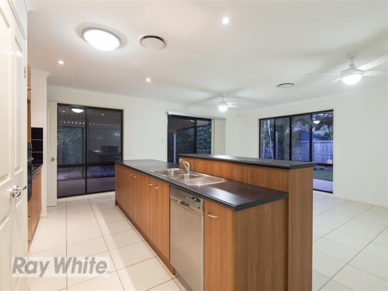 5 Kimbolton Drive, Redland Bay QLD 4165