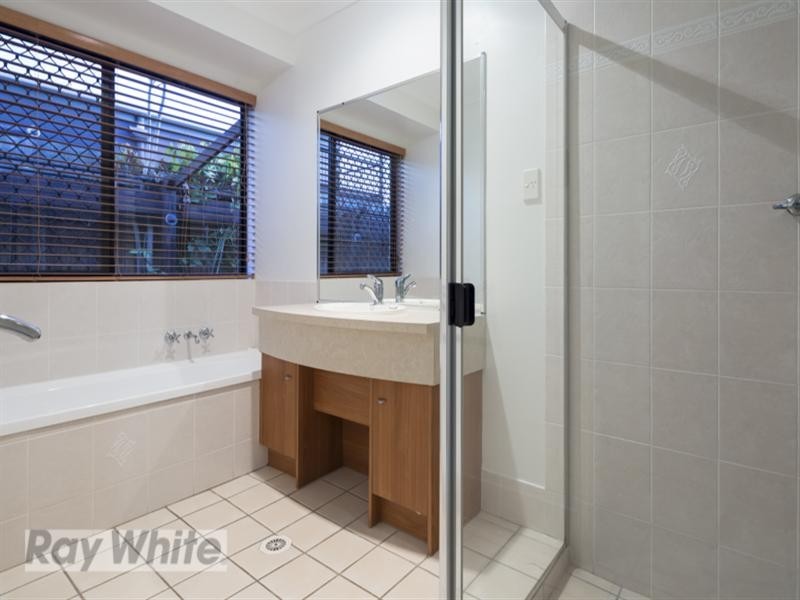 5 Kimbolton Drive, Redland Bay QLD 4165