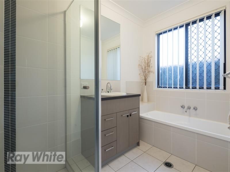 11 Aqua Crest, Redland Bay QLD 4165