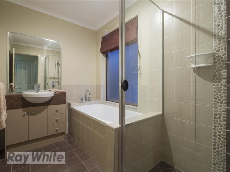 33 Aquila Street, Redland Bay QLD 4165
