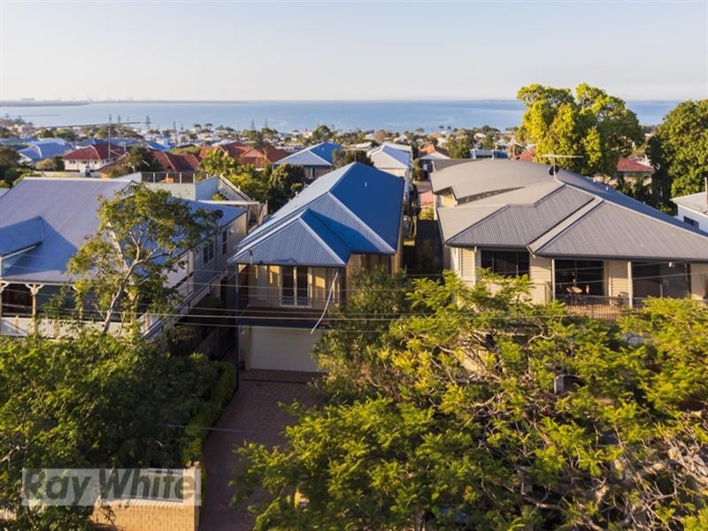 48 Carlton Terrace, Wynnum QLD 4178