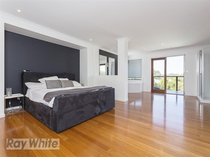 5 Larkspur Street, Redland Bay QLD 4165