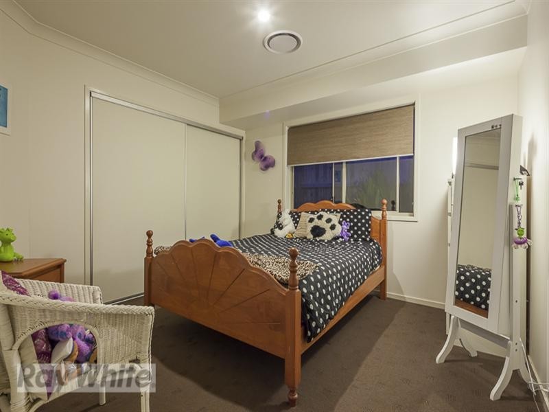 17 Sapium Road, Redland Bay QLD 4165