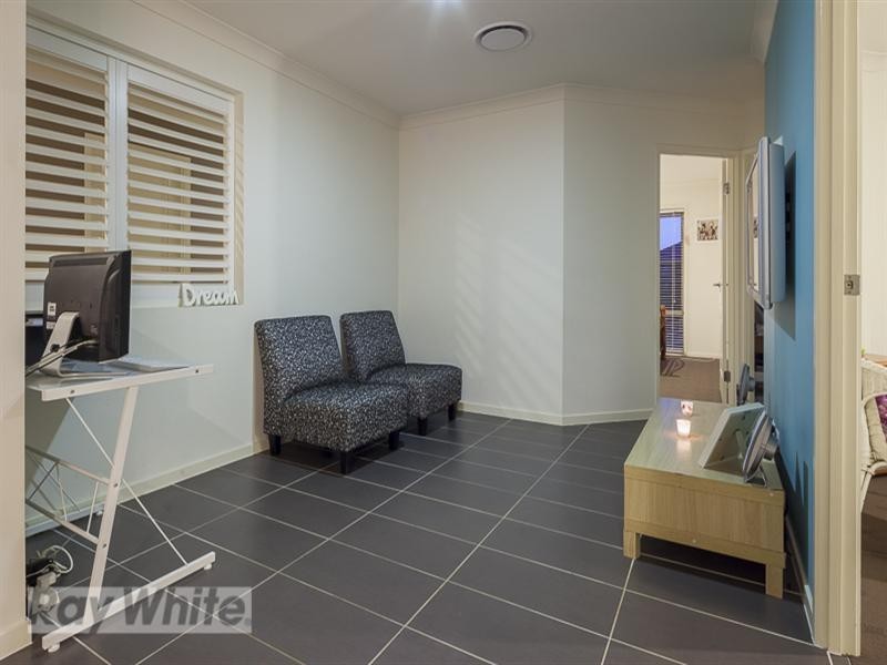 17 Sapium Road, Redland Bay QLD 4165