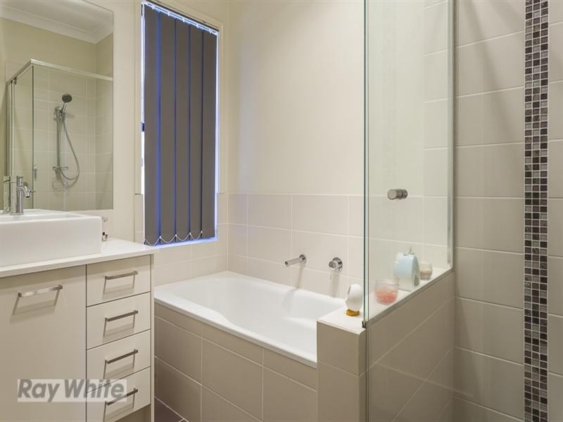 2 Cordia Close, Redland Bay QLD 4165