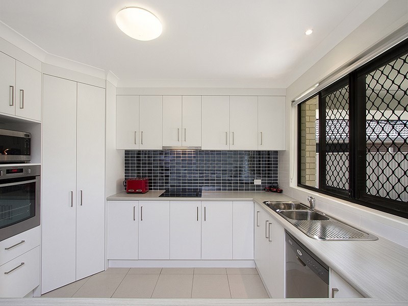 39 Lancaster Circuit, Redland Bay QLD 4165