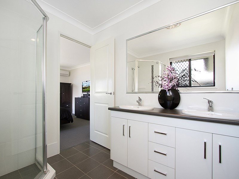 39 Lancaster Circuit, Redland Bay QLD 4165