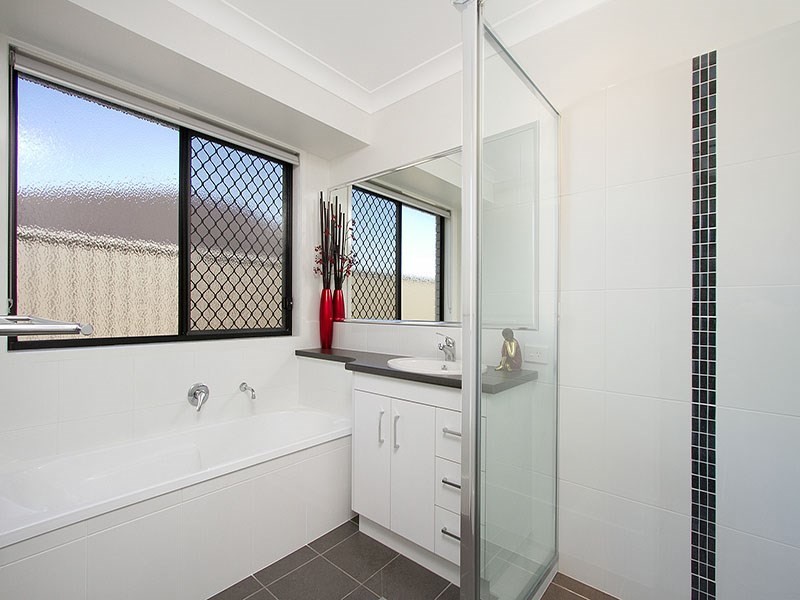 39 Lancaster Circuit, Redland Bay QLD 4165