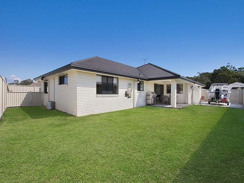 39 Lancaster Circuit, Redland Bay QLD 4165